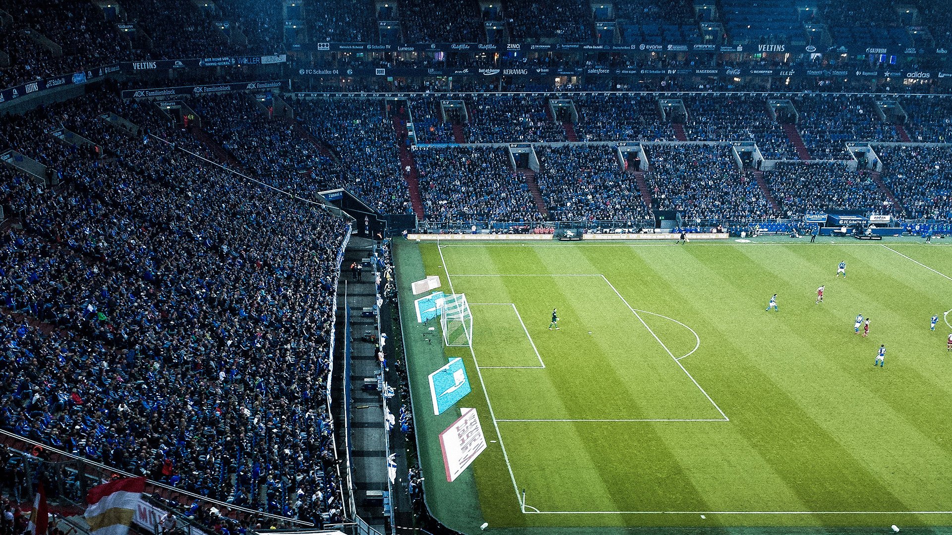 拉什福德闪耀梦剧场，欧冠之夜，一人接管比赛，曼联险胜红牛